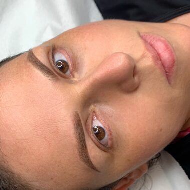 Micropigmentación, mujer antes y después