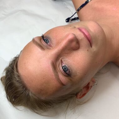 Micropigmentación, mujer antes y después