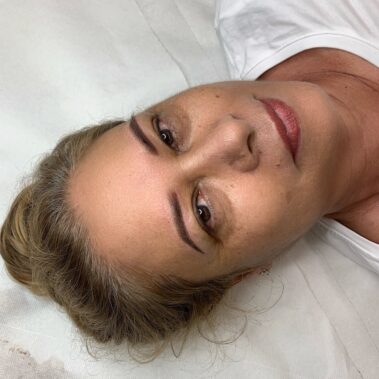 Micropigmentación, mujer antes y después